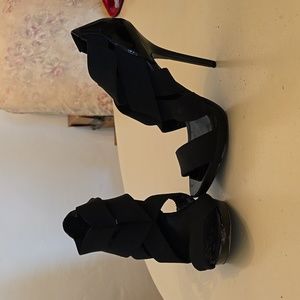 BCBG Sz 7.5 black heels